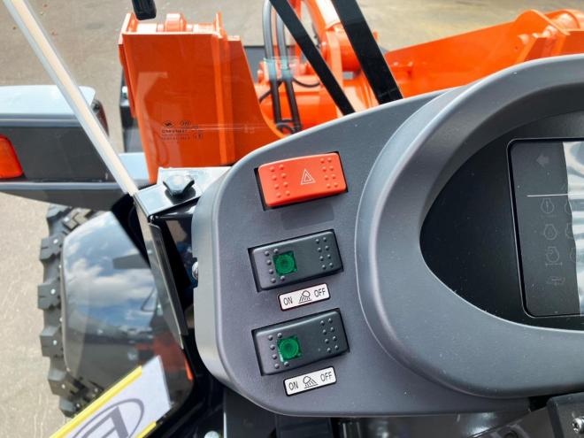 ホイールローダ日立　未使用　ZW40-5B　タイヤショベル　建機