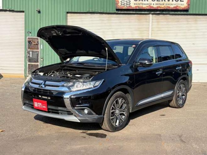 アウトランダー2.4 24G ナビパッケージ 4WD　パワーバックドア/エンスタ/バックカメラ/レーンキープ/プッシュスタート/ETC 2400