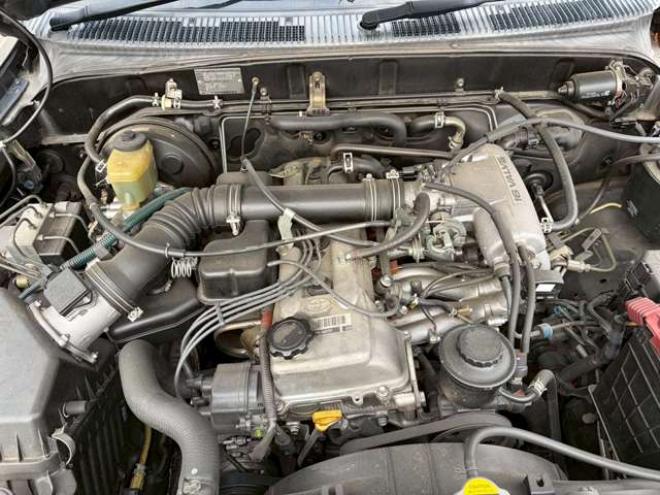 ハイラックスサーフ2.7 SSR-X Vセレクション 4WD　社外ナビ　バックカメラ　社外アルミホイール　エアコン　リフトアップ　パワステ　パワーウィンドウ　キーレスエントリー　ETC　ABS　ルーフレール 2700