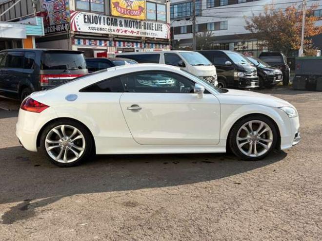 アウディTTSクーペ 2.0 4WD　ディスプレイオーディオ・キーレス・TTS 正規輸入車 2000