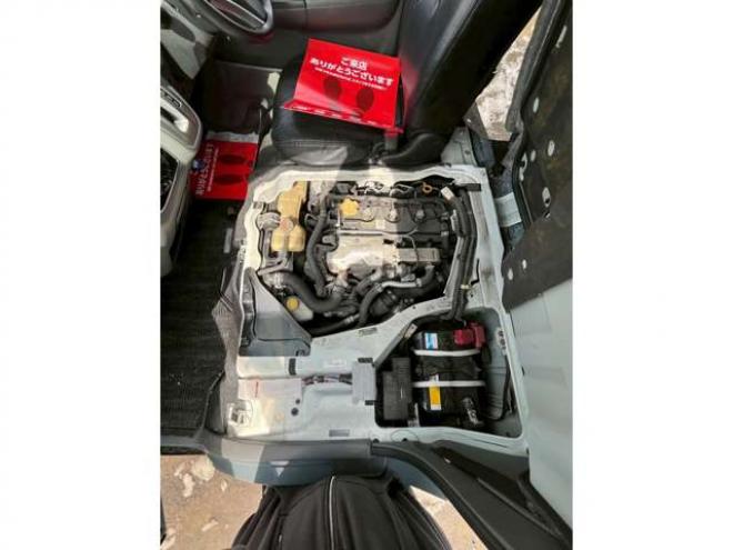 キャラバンNV350 2.5 プレミアムGX ロングボディ ディーゼルターボ 4WD　ABS　衝突軽減ブレーキ　横滑防止装置　盗難防止装置　エアコン　パワステ　パワーウィンドウ　キーレス　片側スライドドア　フォグランプ　ETC　エアバッグ　オリジナル全塗装アンビルグレー　フロントグリル 2500