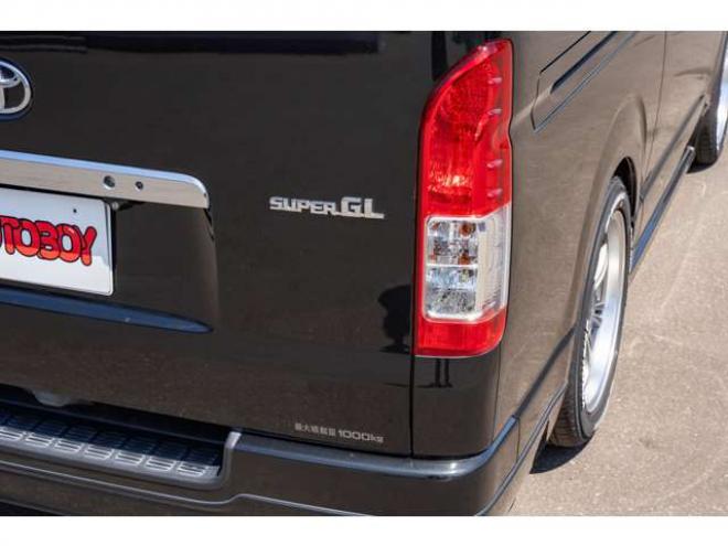 ハイエースバン2.8ダークプライム マルチロールトランスポータータイプIIロング ディーゼルターボ4WD　モデリスタフルエアロ・415COBRAバッドラッカー18インチAW・純正SDナビTV・Bカメラ・両側パワスラ・LEDライト・スマキー・AC100V・ベッドキット・エンスタ 2800