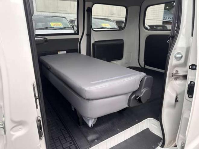タウンエースバン1.5 GL 4WD　登録済未使用車 LEDヘッドライト アイドリングストップ リアクーラー　コーナーセンサー 横滑り防止 スマートアシスト ヘッドライトリベライザー リアフォグ　オートヘッドライト ディスプレイオーディオ 4WD 登録済未使用車 1500