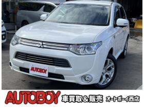 アウトランダーPHEV　2.0 G プレミアムパッケージ 4WD　本革シート　ロックフォードプレミアムサウンドシステム　純正ナビ　フルセグTV　バックカメラ　クルーズコントロール　パドルシフト　衝突軽減システム　車線逸脱　AC100V　パワーバックドア　パワーシート 2000