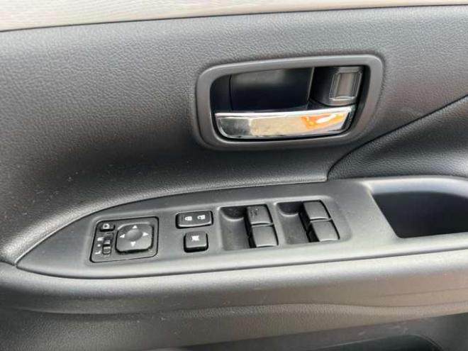 アウトランダーPHEV2.0 G プレミアムパッケージ 4WD　本革シート　ロックフォードプレミアムサウンドシステム　純正ナビ　フルセグTV　バックカメラ　クルーズコントロール　パドルシフト　衝突軽減システム　車線逸脱　AC100V　パワーバックドア　パワーシート 2000