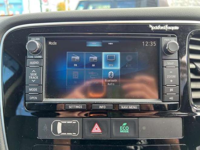 アウトランダーPHEV2.0 G プレミアムパッケージ 4WD　本革シート　ロックフォードプレミアムサウンドシステム　純正ナビ　フルセグTV　バックカメラ　クルーズコントロール　パドルシフト　衝突軽減システム　車線逸脱　AC100V　パワーバックドア　パワーシート 2000
