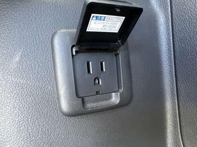 アウトランダーPHEV2.0 G プレミアムパッケージ 4WD　本革シート　ロックフォードプレミアムサウンドシステム　純正ナビ　フルセグTV　バックカメラ　クルーズコントロール　パドルシフト　衝突軽減システム　車線逸脱　AC100V　パワーバックドア　パワーシート 2000
