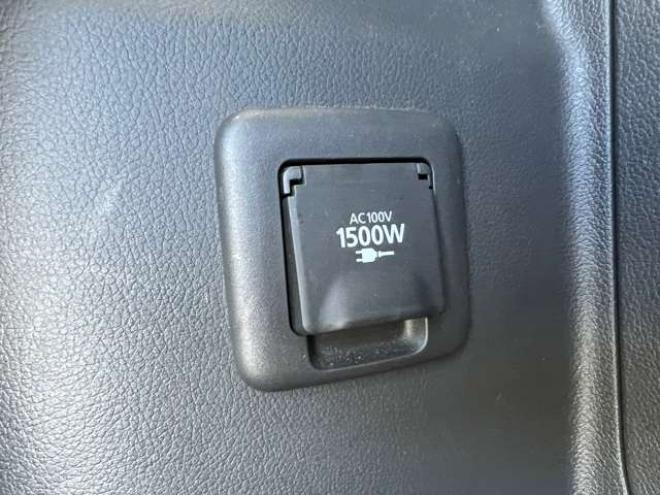 アウトランダーPHEV2.0 G プレミアムパッケージ 4WD　本革シート　ロックフォードプレミアムサウンドシステム　純正ナビ　フルセグTV　バックカメラ　クルーズコントロール　パドルシフト　衝突軽減システム　車線逸脱　AC100V　パワーバックドア　パワーシート 2000