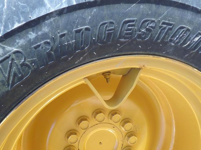 ホイールローダ50ZV2　エアコン　スノースパイクタイヤ　恵庭ヤード