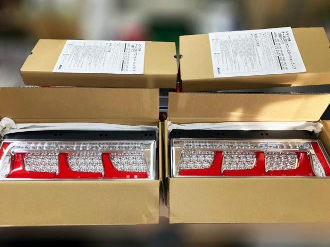 その他小糸製　新品　シーケンシャル3連　LEDテールランプ　LRセット