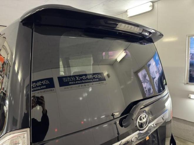 ヴォクシーＺＳ　キラメキＺ　本州仕入　禁煙車　アルパインリアフリップダウンモニター　アルパインナビ　地デジ　ＤＶＤ再生　Ｂｌｕｅｔｏｏｔｈオーディオ　バックカメラ　エンジンスターター　純正１６インチＡＷ　スタッドレスタイヤ付 4WD 2000 5Dr