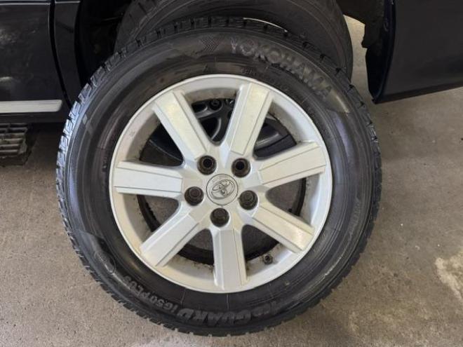 ヴォクシーＺＳ　キラメキＺ　本州仕入　禁煙車　アルパインリアフリップダウンモニター　アルパインナビ　地デジ　ＤＶＤ再生　Ｂｌｕｅｔｏｏｔｈオーディオ　バックカメラ　エンジンスターター　純正１６インチＡＷ　スタッドレスタイヤ付 4WD 2000 5Dr