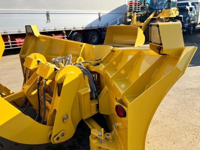 ホイールローダコマツ　中古　WA100-8Y　マルチプラウ仕様　タイヤショベル　建機
