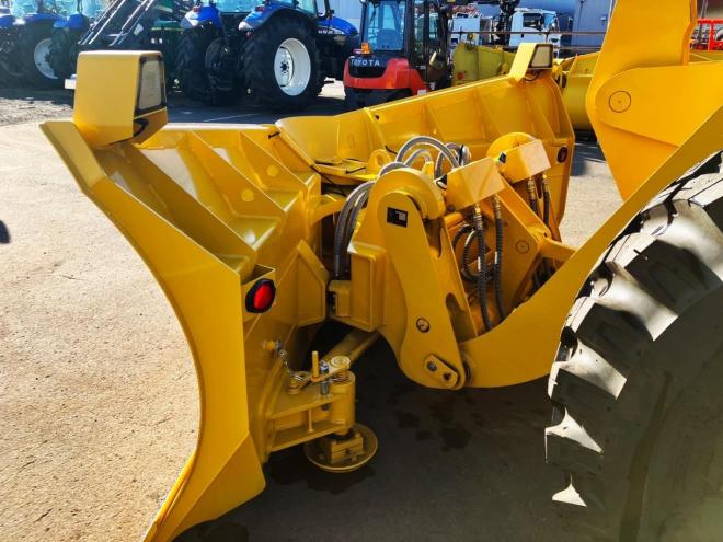 ホイールローダコマツ　中古　WA100-8Y　マルチプラウ仕様　タイヤショベル　建機