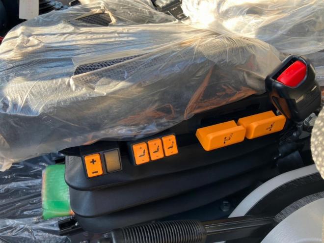 ホイールローダコマツ　中古　WA100-8Y　マルチプラウ仕様　タイヤショベル　建機