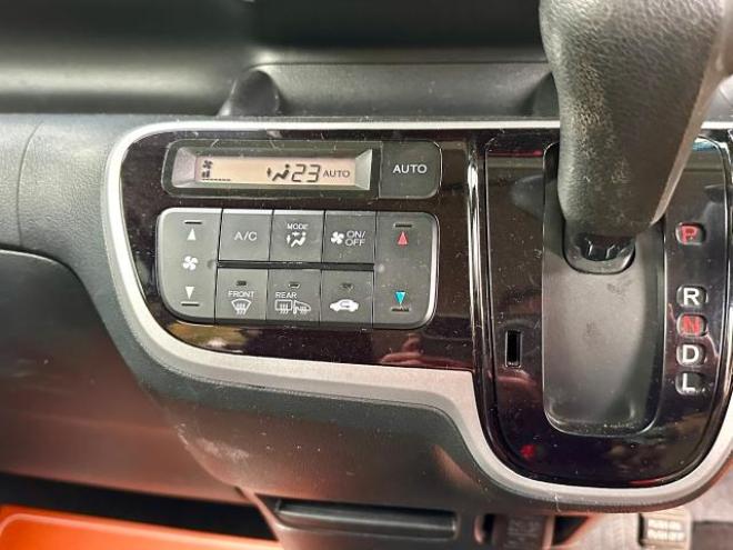 N-BOXカスタムG Lパッケージ　4WD タイミングチェーン車　Bluetooth フルセグテレビ　ナビ　DVD再生　ETC エンジンスターター　HID スマートキー　左パワースライド 4WD 660 5Dr