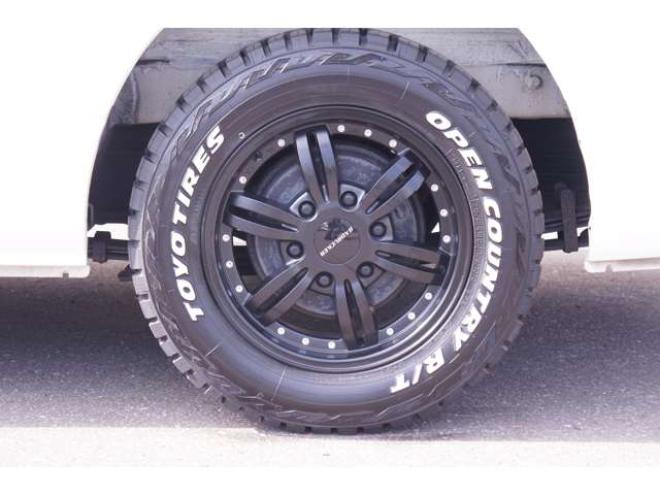 ハイエースバン2.8 DX ロング ディーゼルターボ 4WD　フロントシートセパレート仕様変更済　　　センターコンソール付　415COBRA丸目ライトキット&バッドラッカー16インチAW　415SAFARIフロントスポイラー　TOYOオープンカントリーR/T　電動格納ドアミラー 2800