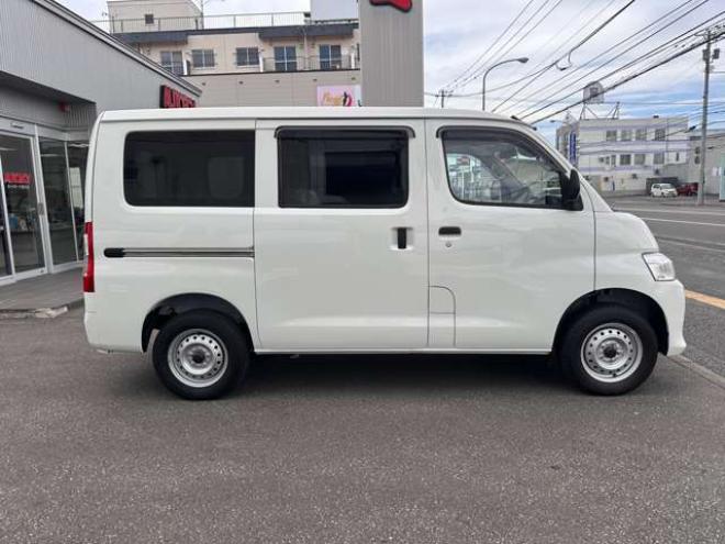 タウンエースバン1.5 GL 4WD　登録済未使用車 LEDヘッドライト アイドリングストップ リアクーラー　コーナーセンサー 横滑り防止 スマートアシスト ヘッドライトリベライザー リアフォグ　オートヘッドライト ディスプレイオーディオ 4WD 登録済未使用車 1500