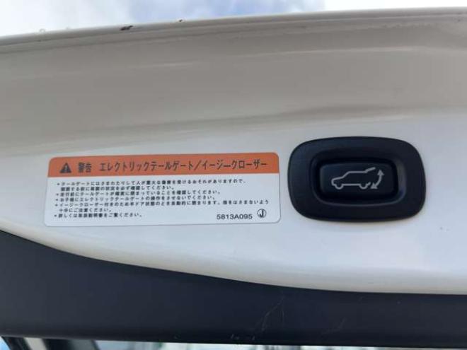 アウトランダーPHEV2.0 G プレミアムパッケージ 4WD　本革シート　ロックフォードプレミアムサウンドシステム　純正ナビ　フルセグTV　バックカメラ　クルーズコントロール　パドルシフト　衝突軽減システム　車線逸脱　AC100V　パワーバックドア　パワーシート 2000