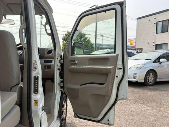エブリイワゴン PZターボ 4WD　ターボ4WD社外ナビ　バックカメラ　シートヒーターミラーヒーター左リアパワスラ 660