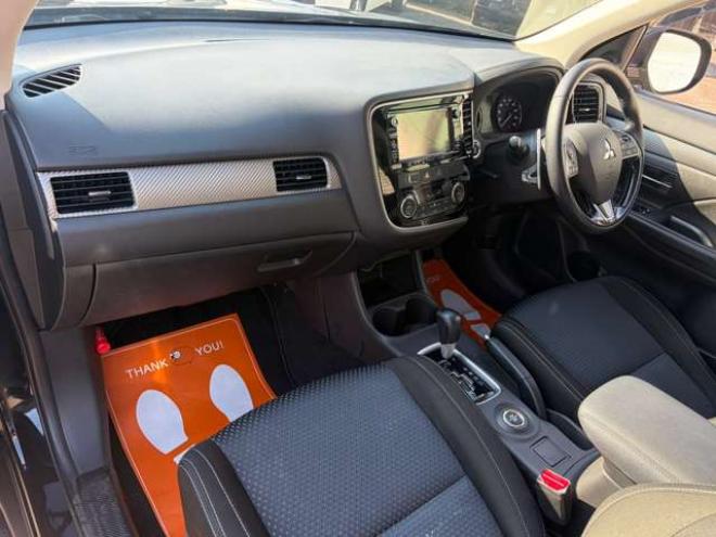 アウトランダー2.4 24G ナビパッケージ 4WD　パワーバックドア/エンスタ/バックカメラ/レーンキープ/プッシュスタート/ETC 2400