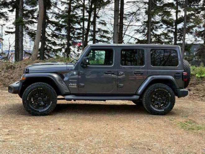 ラングラーアンリミテッド サハラ 3.6L 4WD　グラナイトグレー　エアコン　クルコン　パワステ　パワーウィンドウ　フロントカメラ　バックカメラ　キーレスエントリー　アルミホイール　ABS　横滑り防止装置　盗難防止装置　フルセグTV 正規輸入車 3600