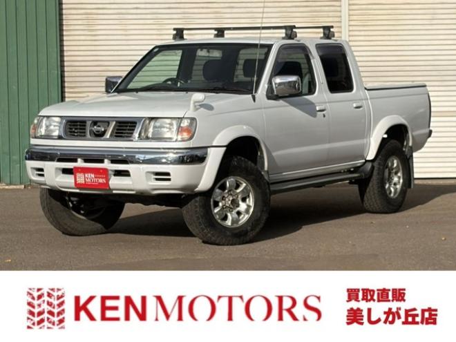 ダットサン2.4 AXリミテッド ダブルキャブ 4WD　ハードトノカバー　車検9年6　オートマ 2400