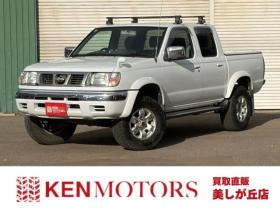 ダットサン　2.4 AXリミテッド ダブルキャブ 4WD　ハードトノカバー　車検9年6　オートマ 2400