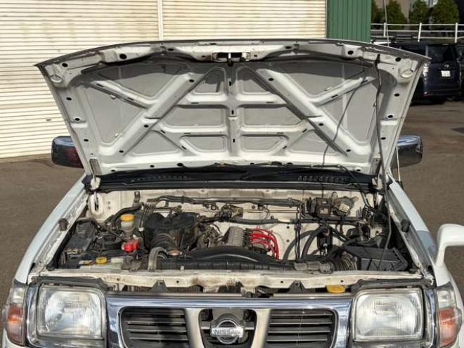 ダットサン2.4 AXリミテッド ダブルキャブ 4WD　ハードトノカバー　車検9年6　オートマ 2400