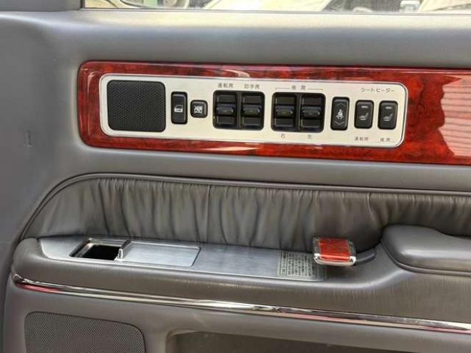 センチュリー5.0　本革シート　全席シートヒーター　後席リフレッシング機能純正アルミ　純正ナビ 2WD 5000
