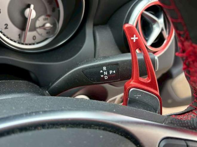 ベンツCLAクラス CLA250 4マチック 4WD　ナビ　バックカメラ　ETC　キーレスエントリー　シートヒーター　エアコン　クルーズコントロール　ABS　盗難防止装置　パワステ　パワーウィンドウ　横滑防止装置　パーキングアシスト　アイドリングストップ 正規輸入車 2000