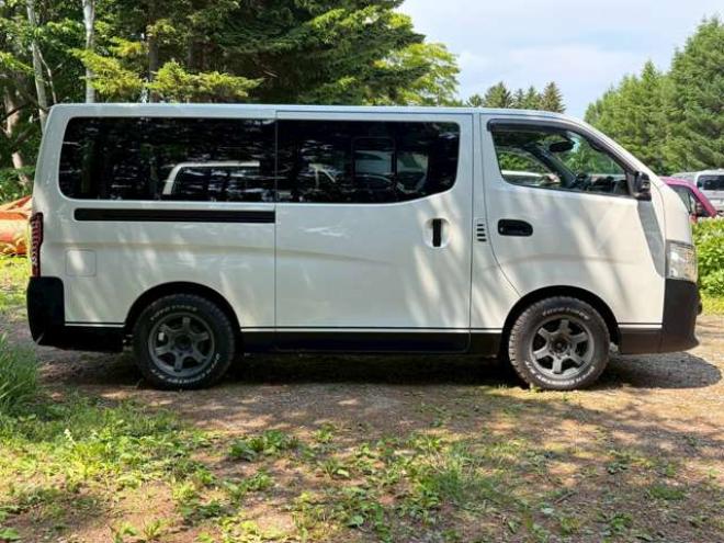 キャラバンNV350 2.5 プレミアムGX ロングボディ ディーゼルターボ 4WD　社外11インチナビ　バックカメラ　エンジンスターター　ETC　ワンオーナー　左側電動スライドドア　社外アルミ　パワーウィンドウ　パワステ　後席モニター　ABS　キーレスエントリー　衝突被害軽減ブレーキ 2500
