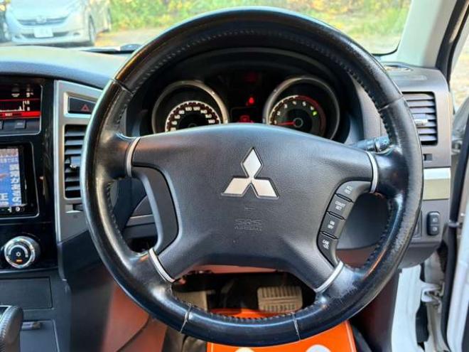 パジェロ3.2 ロング エクシード ディーゼルターボ 4WD　社外ナビバックカメラ地デジ　シートヒーター　クルーズコントロール 3200