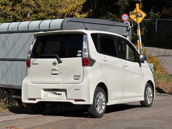 デイズ4WD ハイウェイスターX  Vセレクション　セーフティII  衝突軽減ブレーキ　横滑り防止　フルセグナビテレビ　アラウンドビュー　バックカメラ　Bluetooth シートヒーター 4WD 660 5Dr