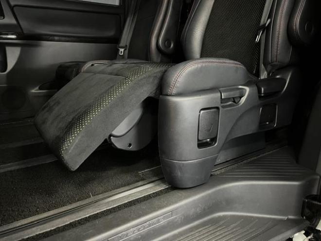 ヴェルファイア２．４Ｚ　ゴールデンアイズII　本州仕入　ワンオーナー　最終後期型　禁煙車　純正ブラックハーフレザーシート　ストラーダナビ　地デジ　ＤＶＤ再生　Ｂｌｕｅｔｏｏｔｈ　リアフリップダウンモニター　両側パワースライドドア　パワーバックドア 4WD 2400 5Dr