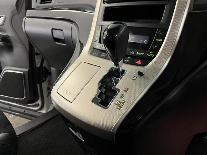 ヴェルファイア２．４Ｚ　ゴールデンアイズII　本州仕入　ワンオーナー　最終後期型　禁煙車　純正ブラックハーフレザーシート　ストラーダナビ　地デジ　ＤＶＤ再生　Ｂｌｕｅｔｏｏｔｈ　リアフリップダウンモニター　両側パワースライドドア　パワーバックドア 4WD 2400 5Dr