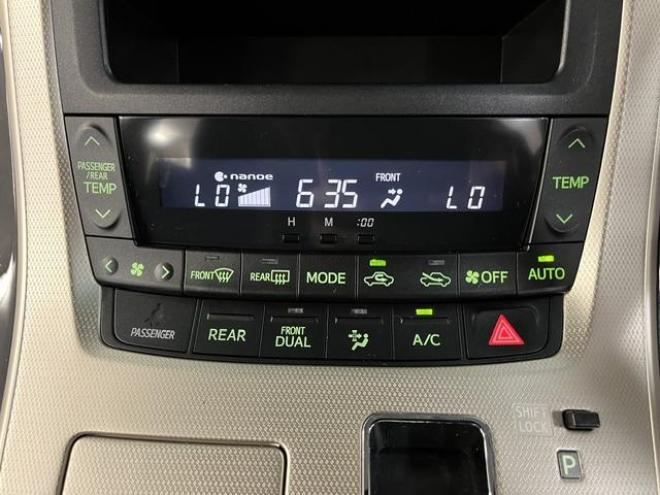 ヴェルファイア２．４Ｚ　ゴールデンアイズII　本州仕入　ワンオーナー　最終後期型　禁煙車　純正ブラックハーフレザーシート　ストラーダナビ　地デジ　ＤＶＤ再生　Ｂｌｕｅｔｏｏｔｈ　リアフリップダウンモニター　両側パワースライドドア　パワーバックドア 4WD 2400 5Dr