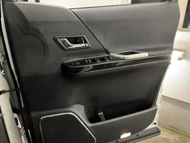 ヴェルファイア２．４Ｚ　ゴールデンアイズII　本州仕入　ワンオーナー　最終後期型　禁煙車　純正ブラックハーフレザーシート　ストラーダナビ　地デジ　ＤＶＤ再生　Ｂｌｕｅｔｏｏｔｈ　リアフリップダウンモニター　両側パワースライドドア　パワーバックドア 4WD 2400 5Dr