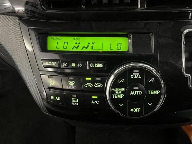 エスティマアエラス　プレミアムエディション　本州仕入　寒冷地仕様　禁煙車　両側パワースライドドア　純正ナビ　地デジ　Ｂｌｕｅｔｏｏｔｈ　バックカメラ　純正１８インチＡＷ　社外１６ＡＷ＋スタッドレスタイヤ付　ブラックレザーシートカバー　ＥＴＣ 4WD 2400 5Dr