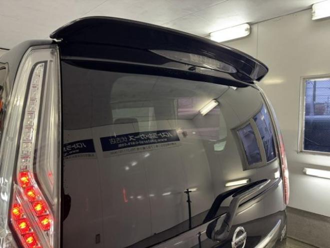セレナハイウェイスター　Ｖセレクション＋セーフティ　寒冷地仕様　禁煙車　エマージェンシーブレーキ　車線逸脱警報　両側パワースライドドア　純正１５ＡＷ　社外１５ＡＷ＋スタッドレスタイヤ付　純正ナビ　地デジ　Ｂｌｕｅｔｏｏｔｈ　リアフリップダウンモニター 4WD 2000 5Dr