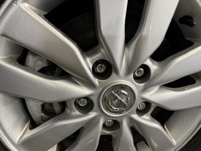 セレナハイウェイスター　Ｖセレクション＋セーフティ　寒冷地仕様　禁煙車　エマージェンシーブレーキ　車線逸脱警報　両側パワースライドドア　純正１５ＡＷ　社外１５ＡＷ＋スタッドレスタイヤ付　純正ナビ　地デジ　Ｂｌｕｅｔｏｏｔｈ　リアフリップダウンモニター 4WD 2000 5Dr