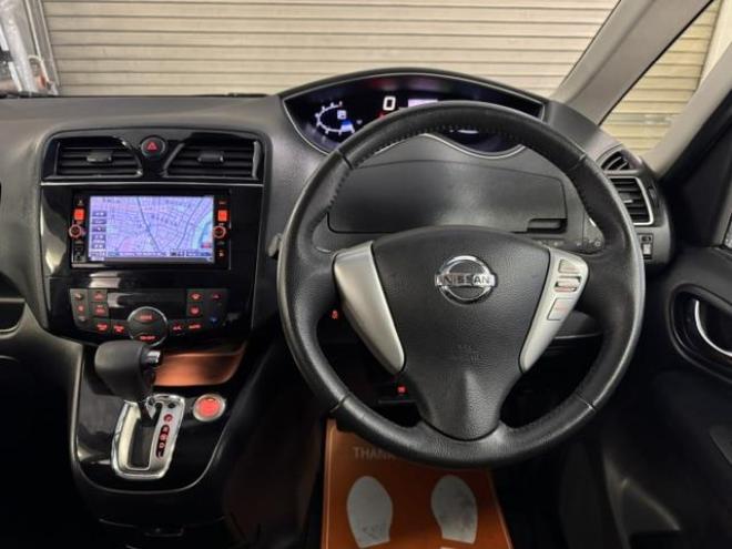 セレナハイウェイスター　Ｖセレクション＋セーフティ　寒冷地仕様　禁煙車　エマージェンシーブレーキ　車線逸脱警報　両側パワースライドドア　純正１５ＡＷ　社外１５ＡＷ＋スタッドレスタイヤ付　純正ナビ　地デジ　Ｂｌｕｅｔｏｏｔｈ　リアフリップダウンモニター 4WD 2000 5Dr