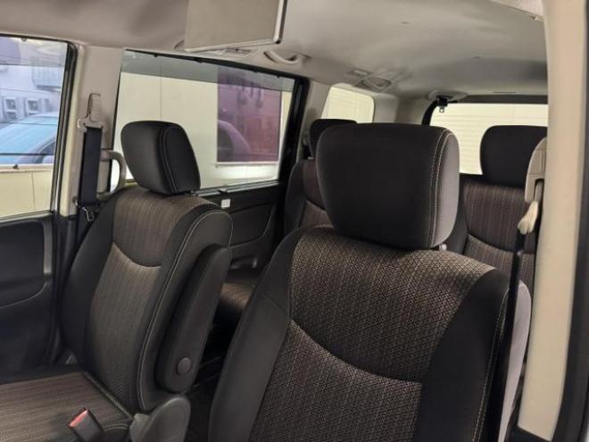 セレナハイウェイスター　Ｖセレクション＋セーフティ　寒冷地仕様　禁煙車　エマージェンシーブレーキ　車線逸脱警報　両側パワースライドドア　純正１５ＡＷ　社外１５ＡＷ＋スタッドレスタイヤ付　純正ナビ　地デジ　Ｂｌｕｅｔｏｏｔｈ　リアフリップダウンモニター 4WD 2000 5Dr