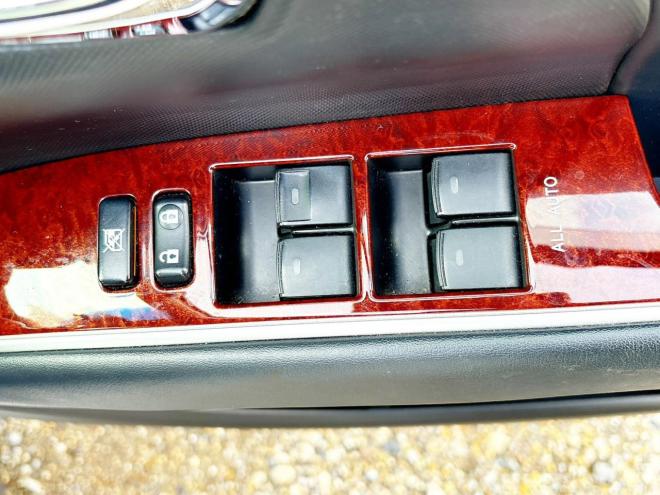 エスティマ2.4アエラス レザーパッケージ 4WD　ローンが不安な方＜優遇ローン＞本州仕入　両側パワスラ　後席モニター