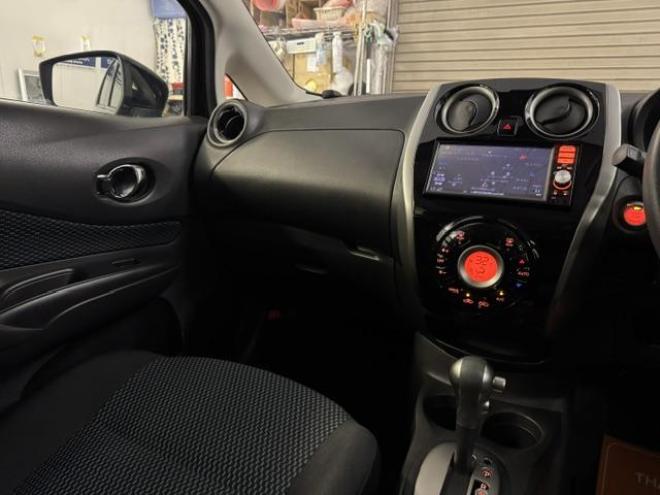 ノートＸ　Ｆｏｕｒ　禁煙車　寒冷地仕様　衝突軽減エマージェンシーブレーキ　レーンモニタリング　エンジンスターター　インテリジェントキー　純正ナビ　地デジ　Ｂｌｕｅｔｏｏｔｈオーディオ　横滑り防止装置　ＥＴＣ　横滑り防止 4WD 1200 5Dr