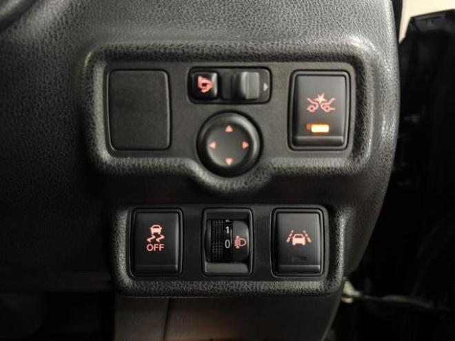 ノートＸ　Ｆｏｕｒ　禁煙車　寒冷地仕様　衝突軽減エマージェンシーブレーキ　レーンモニタリング　エンジンスターター　インテリジェントキー　純正ナビ　地デジ　Ｂｌｕｅｔｏｏｔｈオーディオ　横滑り防止装置　ＥＴＣ　横滑り防止 4WD 1200 5Dr
