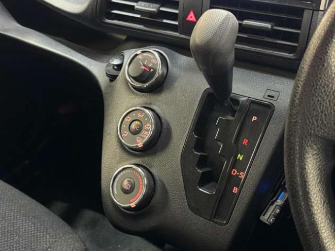 シエンタ1.5 X Vパッケージ 4WD　夏冬タイヤ　ナビ　TV　Bカメラ Bluetooth 1500