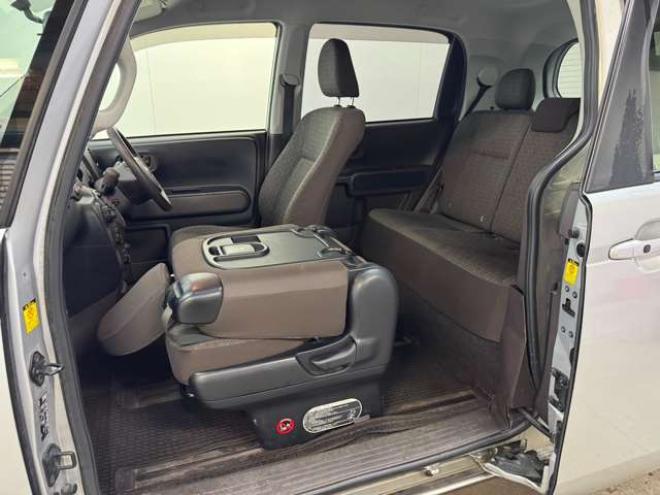 ポルテ1.5 X 4WD　ナビ　TV　Bカメラ　Bluetooth　Pスライド　夏冬タイヤ 1500