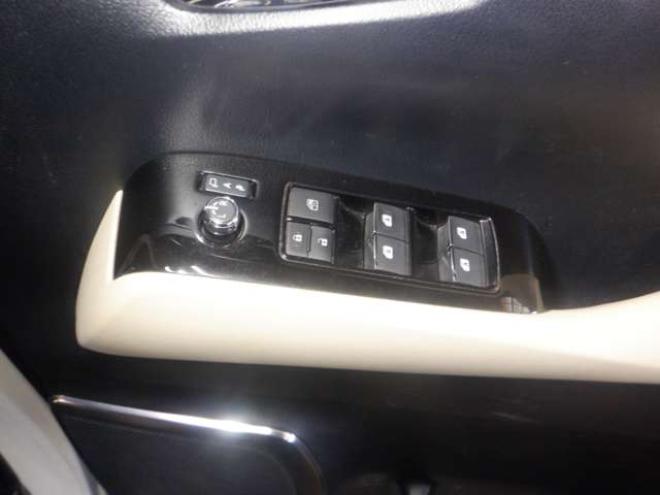 ヴェルファイアハイブリッド 2.5 V E-Four 4WD　本州仕入・ナビ・TV・B/T・フロントカメラ・バックカメラ・両側電動・ハーフレザーシート・LEDヘッドライト・メモリー付き電動シート・スマートキー・プッシュスタート・クルコン・クリアランスソナー・ETC 2500
