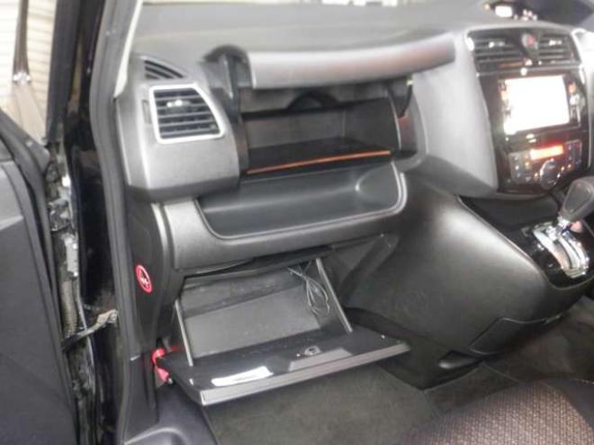 セレナ2.0 ハイウェイスター 4WD　ナビ・TV・Bカメラ・B/T・両側電動・LEDヘッドライト・フリップダウンモニター・後期型・インテリキー・プッシュスタート・クルコン・アイドリングストップ・純正エンスタ・フルフラットシート・ト・寒冷地仕様 2000